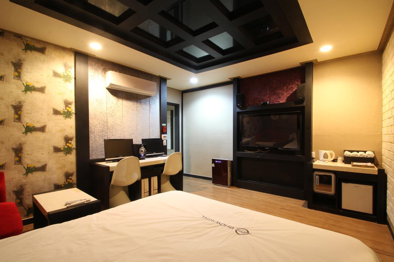 Show Hotel Ciudad Metropolitana de Ciudad Metropolitana de Busan Habitación foto