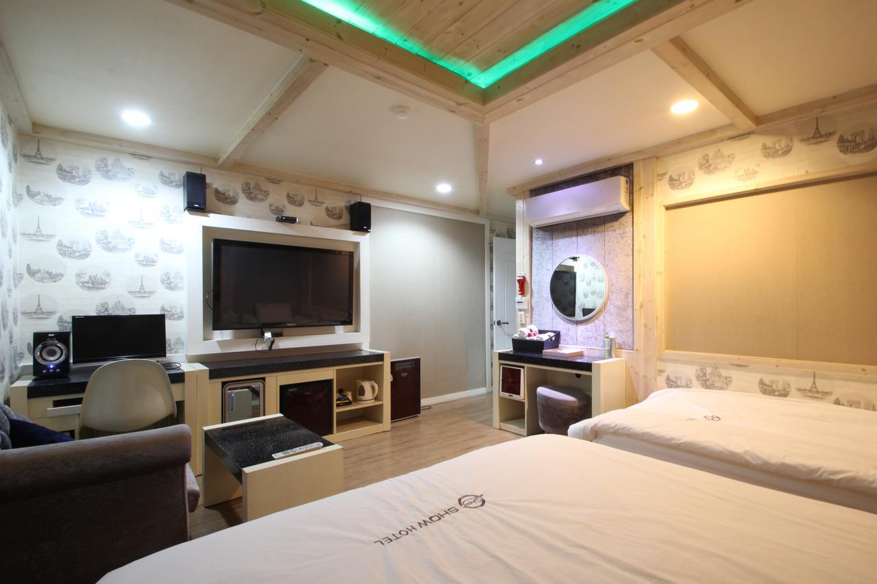 Show Hotel Ciudad Metropolitana de Ciudad Metropolitana de Busan Habitación foto